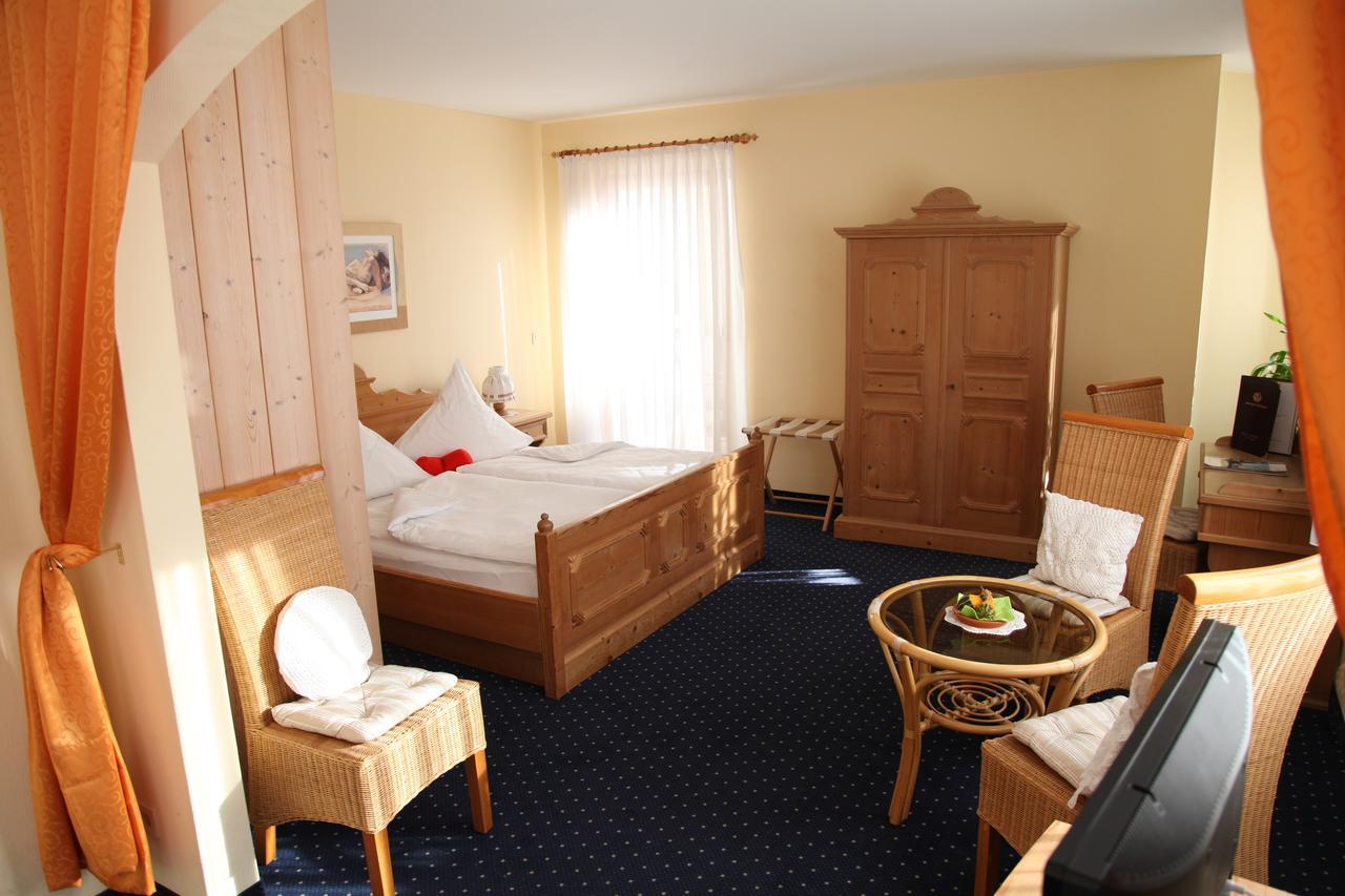 Hôtel Brucker Gastehaus à Fuerstenfeldbruck Extérieur photo